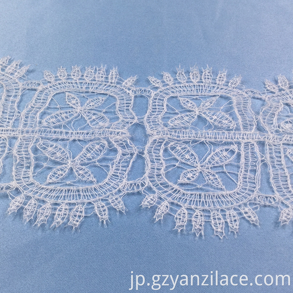 Ivory Guipure Scalloped Lace Trim